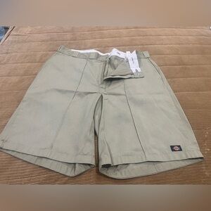 Dickies cargo shorts loose fit size 46 hemmed & cuffed